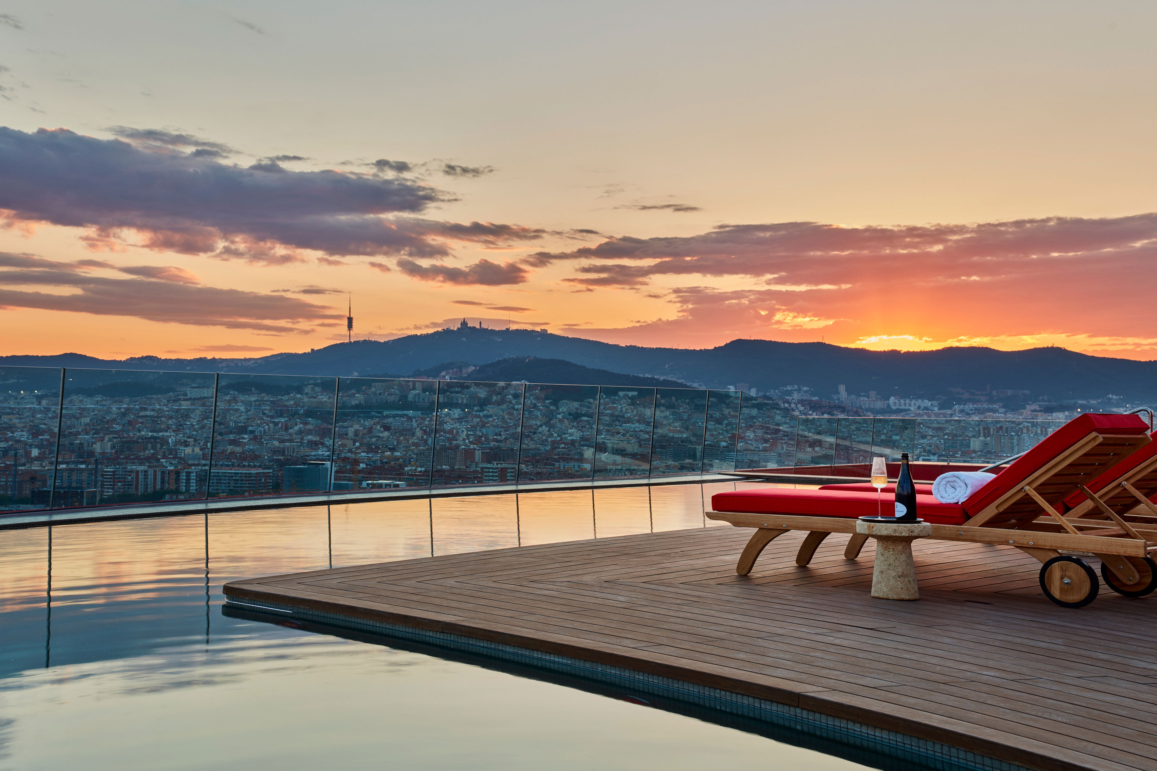 exclusive-rooftop-pool-antares-barcelona-07
